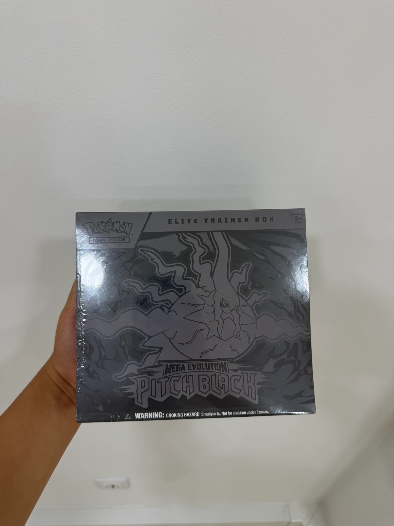 Pokémon Pitch Black Elite Trainer Box